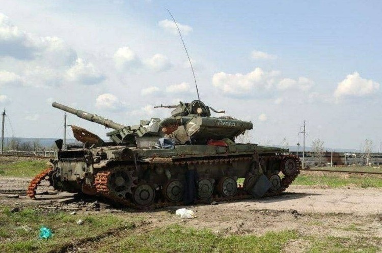 Окупанти перекинули з території Бєлгородської області до міста Ізюм дві батальйонні тактичні групи Окупанти перекинули з території Бєлгородської області до міста Ізюм дві батальйонні тактичні групи