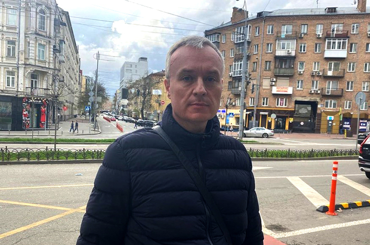 Віцепрезидент «Газпромбанку» Ігор Волобуєв. Віцепрезидент «Газпромбанку» Ігор Волобуєв виїхав із Росії до Києва, щоб «захищати зі зброєю в руках» Україну