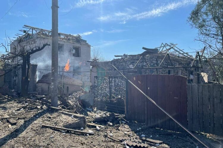 Ворожа авіація вдарила ракетою по Запоріжжю, є п'ятеро постраждалих Ворожа авіація вдарила ракетою по Запоріжжю, є п'ятеро постраждалих