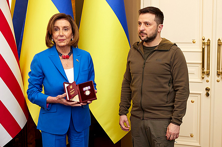 Президент України Володимир Зеленський та спікер Палати представників Конгресу США Ненсі Пелосі. У Києві проходить зустріч Володимира Зеленського та Ненсі Пелосі