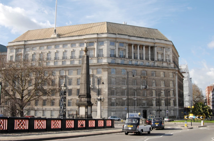 Штаб-квартира MI5 на березі Темзи. Спецслужби Великобританії привели в підвищену бойову готовність через можливі диверсії рф