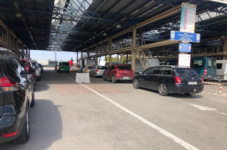 Фото: Facebook Державна прикордонна служба Кількість людей, які в'їхали в Україну через західний кордон стала максимальною – 40 тисяч