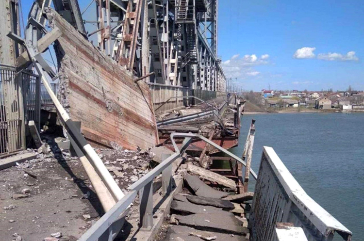 Міст через Дністровський лиман. Ворог вкотре завдав ракетного удару по мосту через Дністровський лиман на Одещині