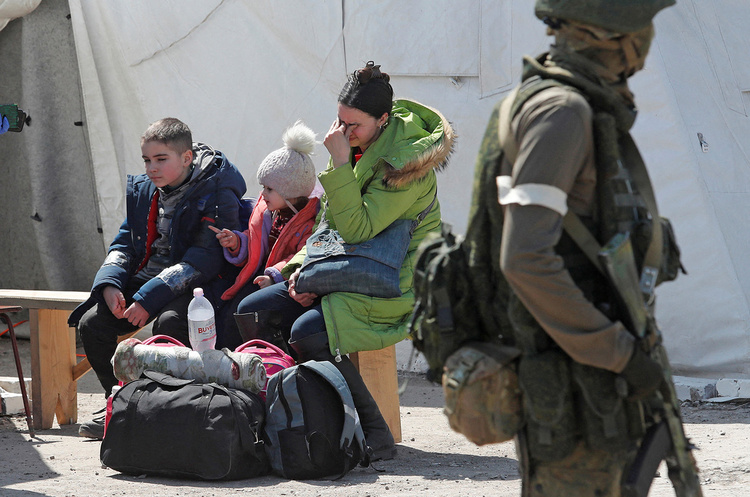Alexander Ermochenko/Reuters Є певні зрушення в евакуації людей з «Азовсталі» – мер Маріуполя