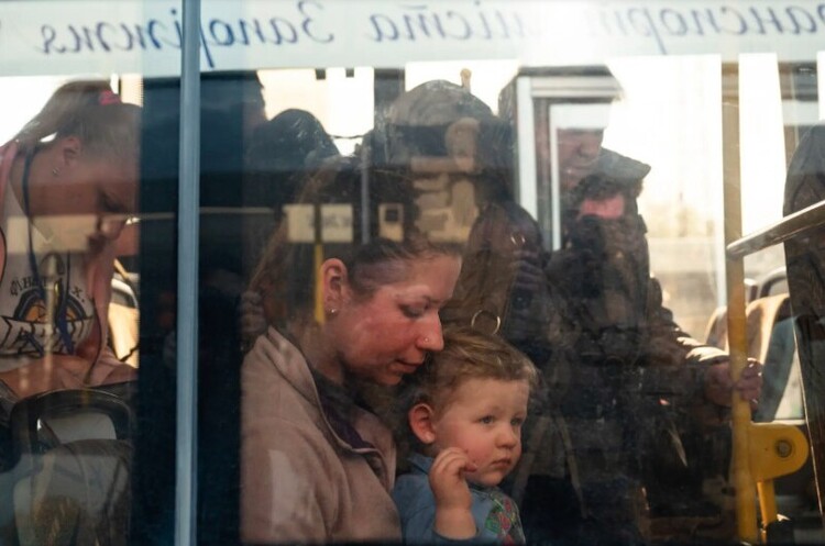 Lynsey Addario for The New York Time Евакуйовані з «Азовсталі» розповідають, як виживали та що бачили