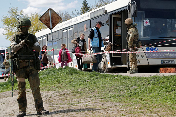 У Міноборони росії заявили, що з 8 ранку четверга відкриють гумкоридор з «Азовсталі» для евакуації цивільних
