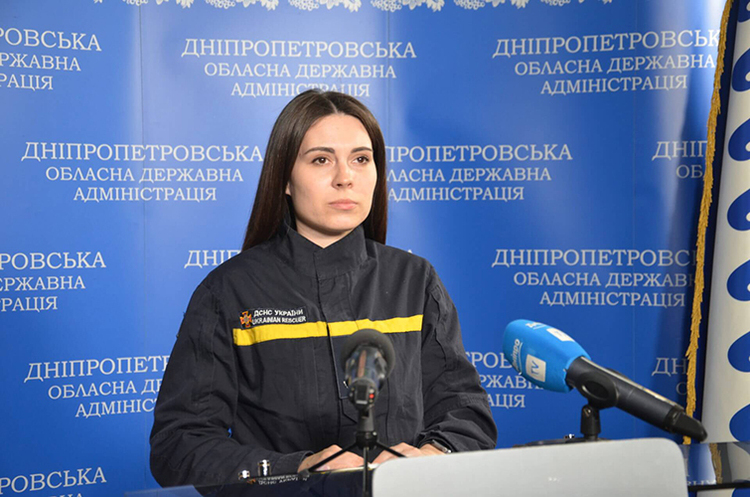 Головний фахівець відділу зв'язків із ЗМІ та роботи з громадськістю ГУ ДСНС України у Дніпропетровській області Дарина Цуркань. Російські ракети поцілили в залізничну інфраструктуру на Дніпропетровщині