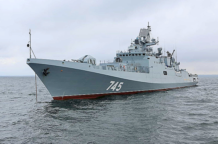 Возле Змеиного горит российский фрегат – СМИ Возле Змеиного горит российский фрегат – СМИ