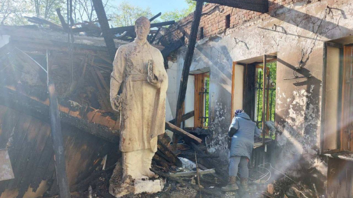 Росіяни знищили музей Сковороди на Харківщині ракетним ударом Росіяни знищили музей Сковороди на Харківщині ракетним ударом
