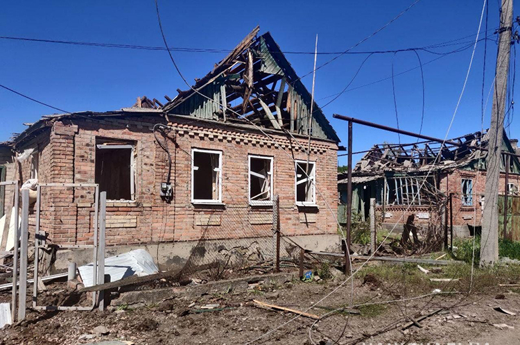 На Донеччині ворог за добу обстріляв 19 населених пунктів з авіації, ракетами, «Смерчами» й танками На Донеччині ворог за добу обстріляв 19 населених пунктів з авіації, ракетами, «Смерчами» й танками