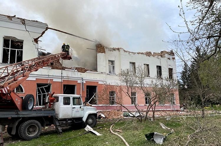 Росія обстріляла школи в Новгород-Сіверському на Чернігівщині Росія обстріляла школи в Новгород-Сіверському на Чернігівщині
