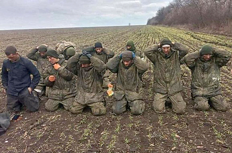До середини березня в полон здалися близько 100 російських танкістів