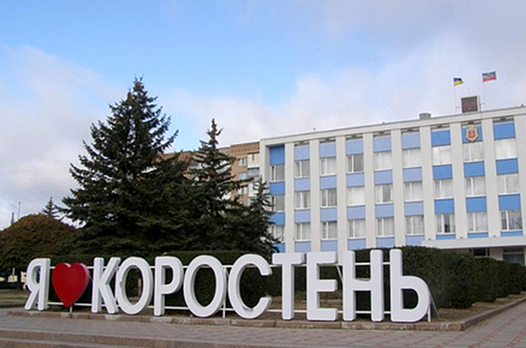 У місті Коростень Житомирської області вночі пролунали сильні вибухи У місті Коростень Житомирської області вночі пролунали сильні вибухи