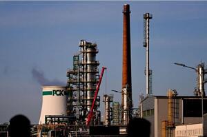 NYT: російський нафтопереробний завод стоїть між Німеччиною та нафтовим ембарго