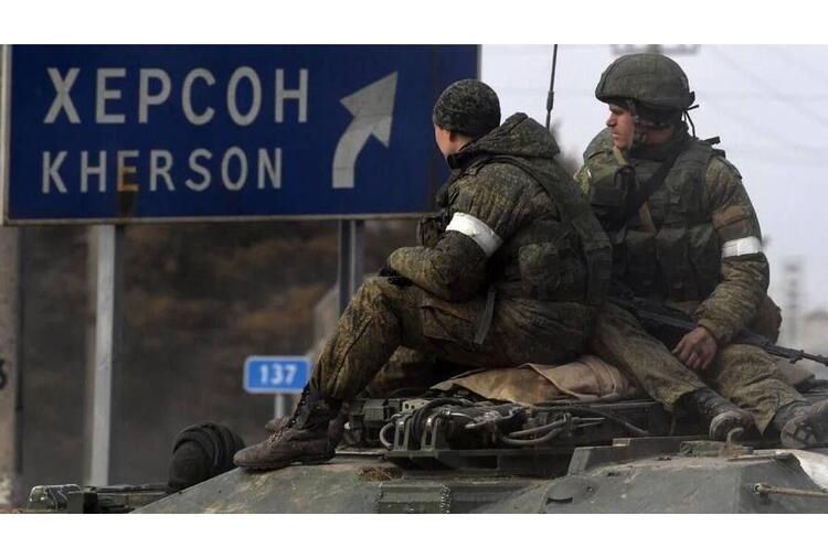 У Херсоні понад 500 мирних жителів взято в заручники російськими військами
