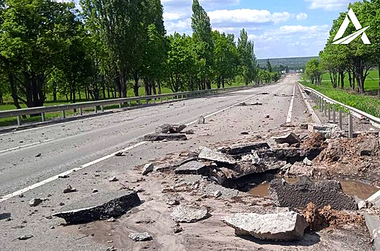 Росіяни зруйнували 45% доріг державного значення на Харківщині