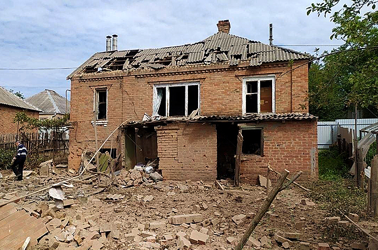 Російські війська за добу обстріляли 41 населений пункт на Донбасі Російські війська за добу обстріляли 41 населений пункт на Донбасі