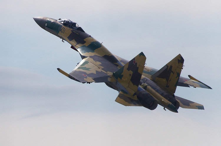Самолет ВВС Украины сбил российский истребитель Су-35 над Херсонской областью