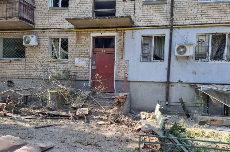 Російські окупанти обстріляли Миколаїв, постраждали цивільні – мер міста Російські окупанти обстріляли Миколаїв, постраждали цивільні – мер міста