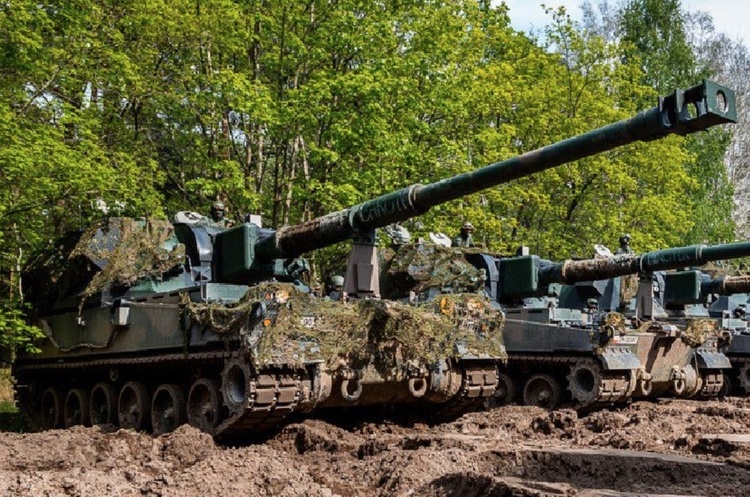 Фото: Polskie Radio Польща передасть Україні 18 гаубиць AHS Krab