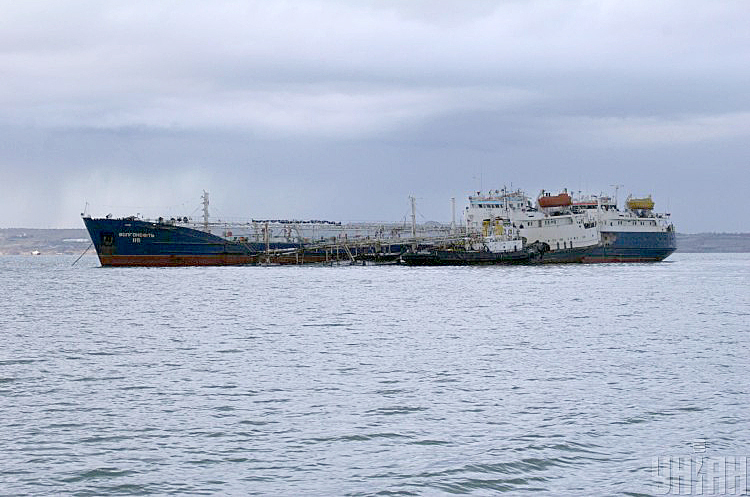 ЄС та Великобританія домовилися про заборону страхувати судна з російською нафтою