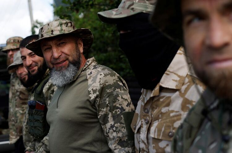 фото REUTERS/Edgar Su «Я просто хочу повернутися додому, в Крим»: у складі ЗСУ воює батальйон кримських татар
