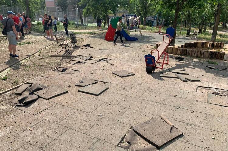 Внаслідок обстрілу житлових кварталів Миколаєва загинули дві людини Внаслідок обстрілу житлових кварталів Миколаєва загинули дві людини