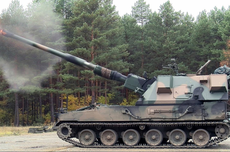 Польща поставить Україні ще три ескадрони самохідних артилерійських установок Krab Польща поставить Україні ще три ескадрони самохідних артилерійських установок Krab