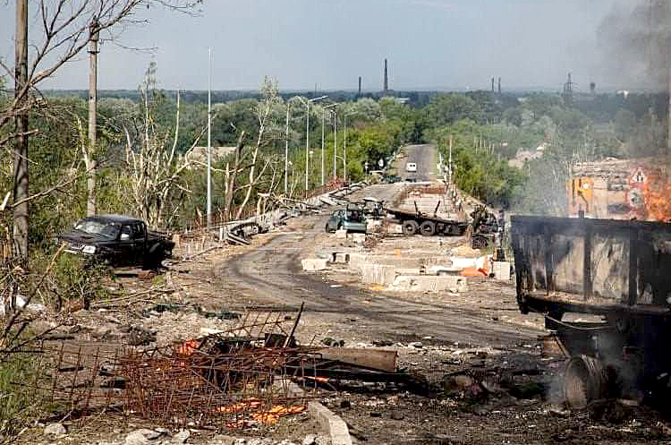 Російські війська продовжують штурмувати Сєвєродонецьк та нищити інфраструктуру й промисловість Російські війська продовжують штурмувати Сєвєродонецьк та нищити інфраструктуру й промисловість