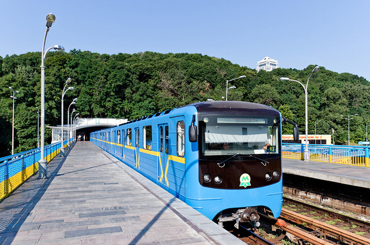 Київський метрополітен змінює інтервал руху поїздів Київський метрополітен змінює інтервал руху поїздів
