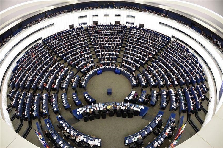 Європарламент рекомендуватиме лідерам ЄС надати Україні статус кандидата Європарламент рекомендуватиме лідерам ЄС надати Україні статус кандидата