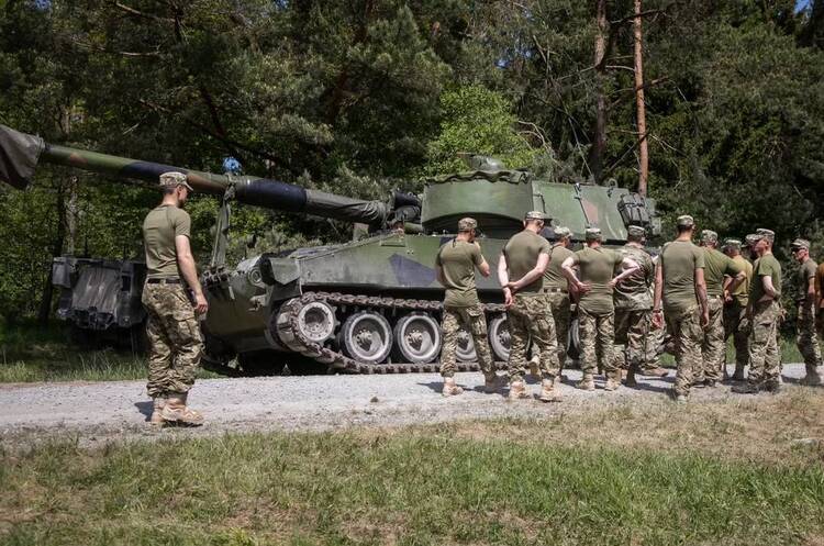 Один із М109, які Норвегія відправила Україні Норвегія передала Україні близько 20 самохідних артилерійських установок М109 – ЗМІ