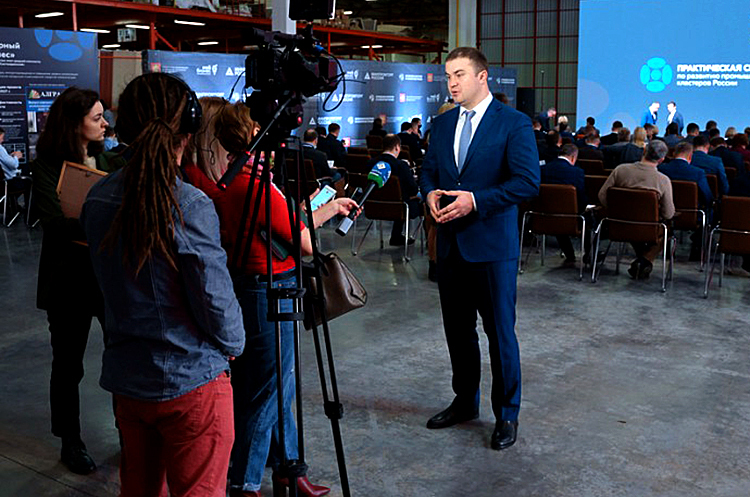 Новопризначенний керівник уряду окупантів Віталій Хоценко. Вороги змінюють окупаційну владу на Донеччині: на місця колаборантів призначають росіян