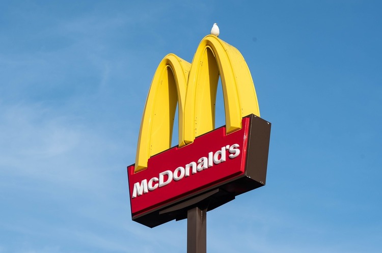 В росії в неділю відкриється аналог McDonald's, нова компанія не розкриває назву, але вже оприлюднила логотип