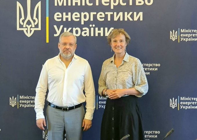 Міністр енергетики України Герман Галущенко та посол Німеччини в Україні Анка Фельдгузен Німеччина надасть Україні до 3,5 млн євро на техніку для ремонту електромережі