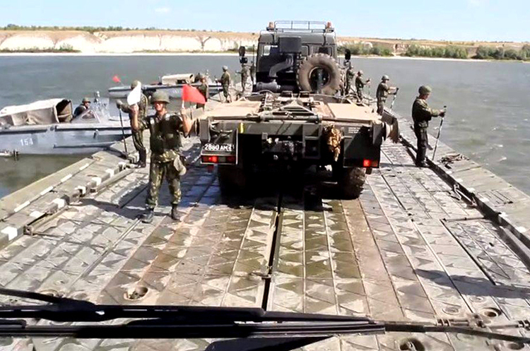 Фото ілюстративного характеру. Для досягнення успіху російським військам доведеться здійснювати штурмові форсування річок – розвідка Великої Британії