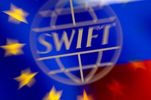 ЄС відсьогодні відключає від SWIFT три російські банки