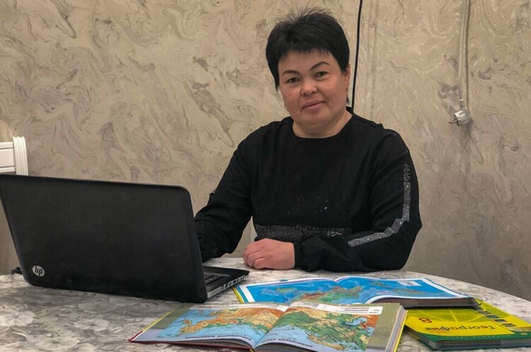 https://t.me/graty_me/4937 Вчительку з Криму, яка в розмові з учнями засудила війну росії, оштрафували, звільнили і влаштували травлю