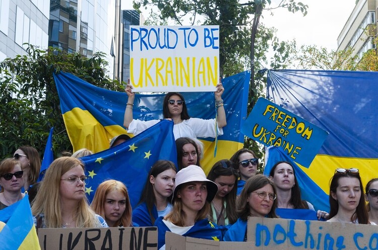 «Ми будемо поряд з вами»:  лідери ЄС – про рішення надати статус кандидата Україні