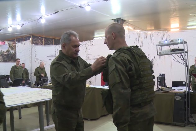 Міноборони рф заявляє, що Шойгу проінспектував війська, залучені до війни в Україні