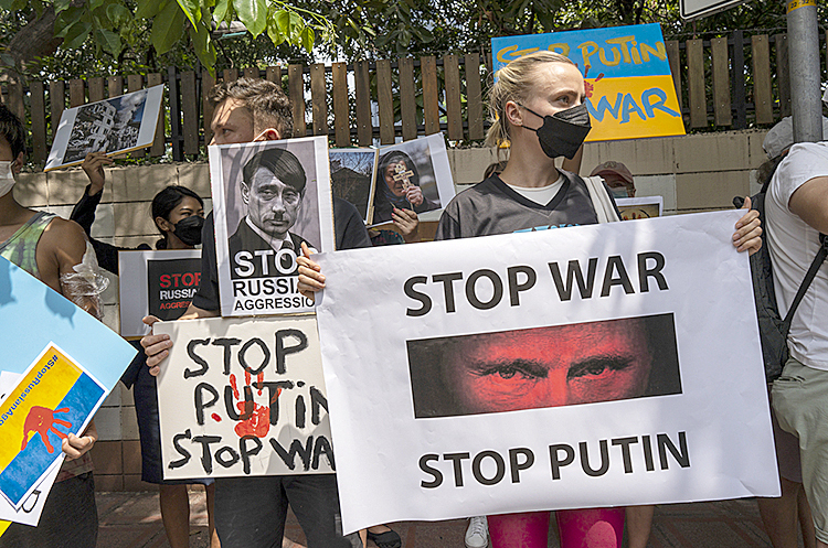 Західна преса про війну в Україні: за мир чи за справедливість Європа, чому так повільно прокидається Німеччина та чи конче Україні бути в ЄС