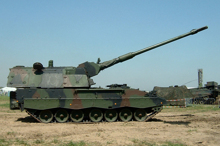 Panzerhaubitze 2000 Німеччина та Нідерланди нададуть Україні шість додаткових гаубиць