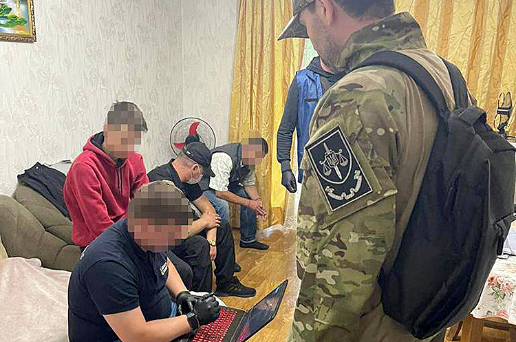 У Києві викрили шахраїв, які привласнили 100 млн грн громадян У Києві викрили шахраїв, які привласнили 100 млн грн громадян