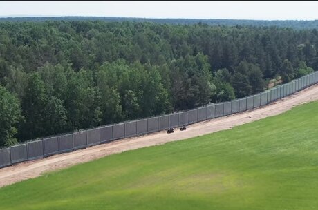 Польща завершила будівництво стіни на кордоні з білоруссю