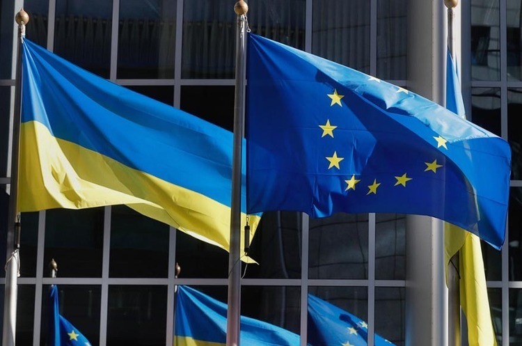 Еврокомиссия отменила пошлины и НДС на ввоз гуманитарной помощи для Украины