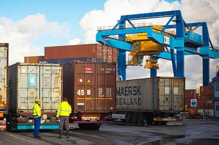 Експорт з України скоротився на 23,7% на початку 2022 року через блокування портів