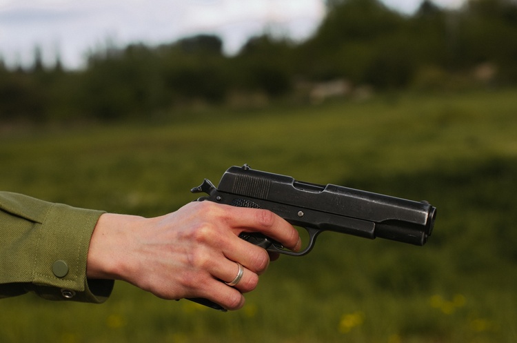 У МВС розраховують, що з 2023 року українці зможуть вільно купувати пістолети
