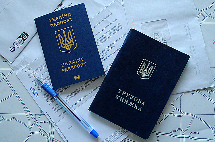 Роботящі українці: як мають сплачувати податки працевлаштовані в Європі біженці Роботящі українці: як мають сплачувати податки працевлаштовані в Європі біженці