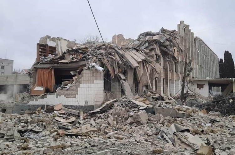 Оккупанты нанесли авиаудар по центру Краматорска Оккупанты нанесли авиаудар по центру Краматорска