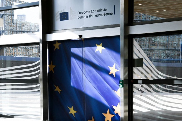 Єврокомісія блокує позику Україні на 1,5 млрд євро – Bloomberg Єврокомісія блокує позику Україні на 1,5 млрд євро – Bloomberg